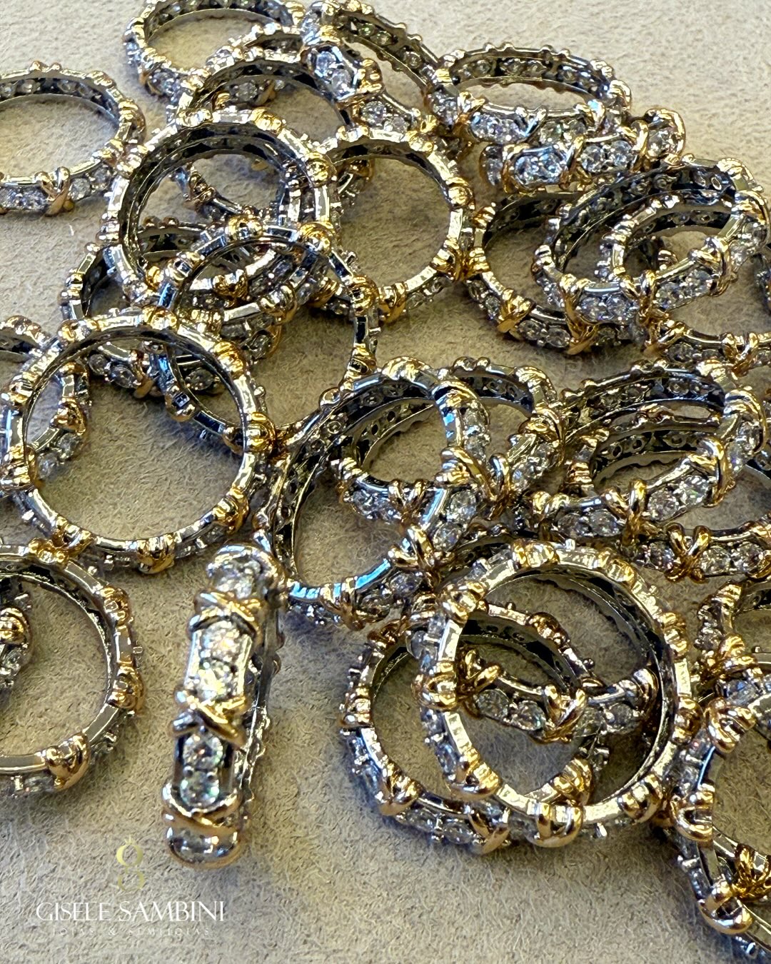 Como descobrir o tamanho do anel em casa (guia de medidas sem erro)