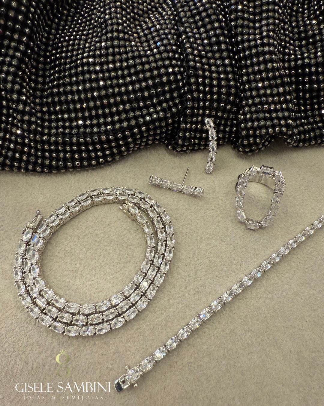 Ródio branco e ródio negro: o que é, para que serve e quando escolher