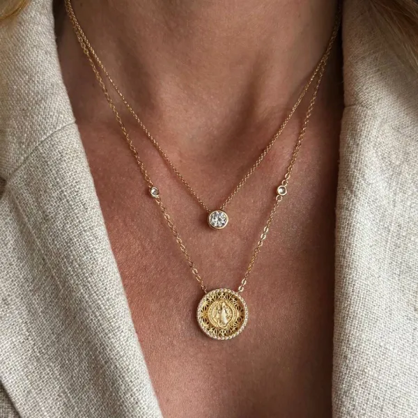 Colar ponto de luz: significado, como usar e como combinar no dia a dia